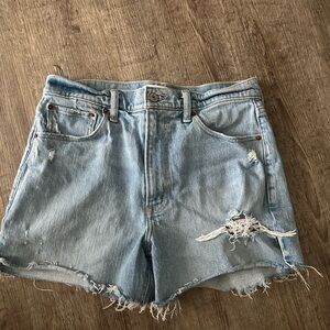 Abercrombie 4” mom shorts size 28/6